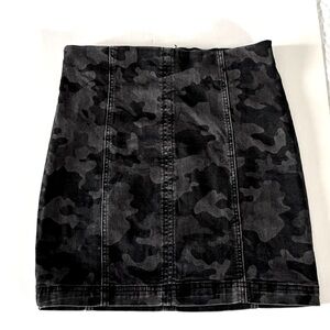 Free People Camo Stretch Denim Mini Skirt - Sz 6